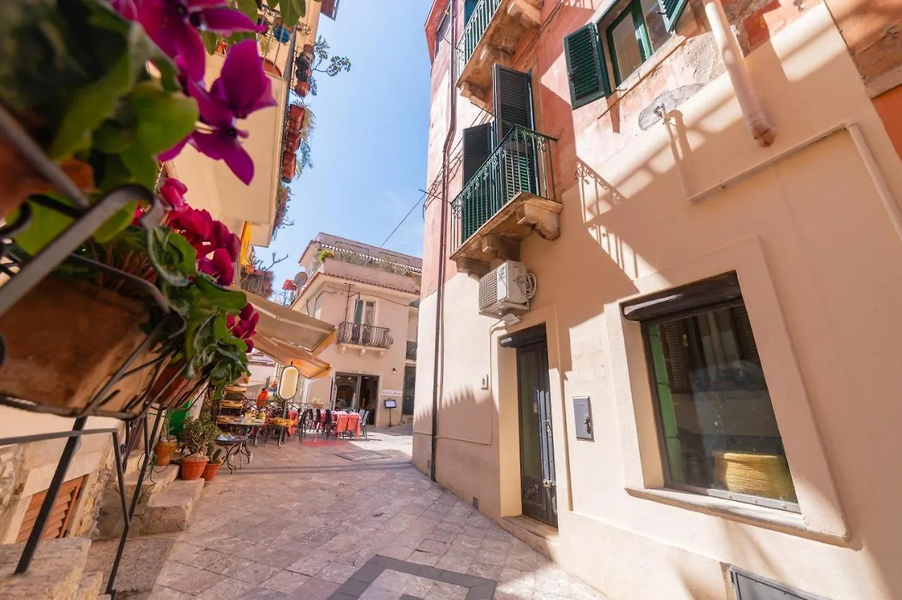Mizzica! - Holiday Home Taormina Italia
